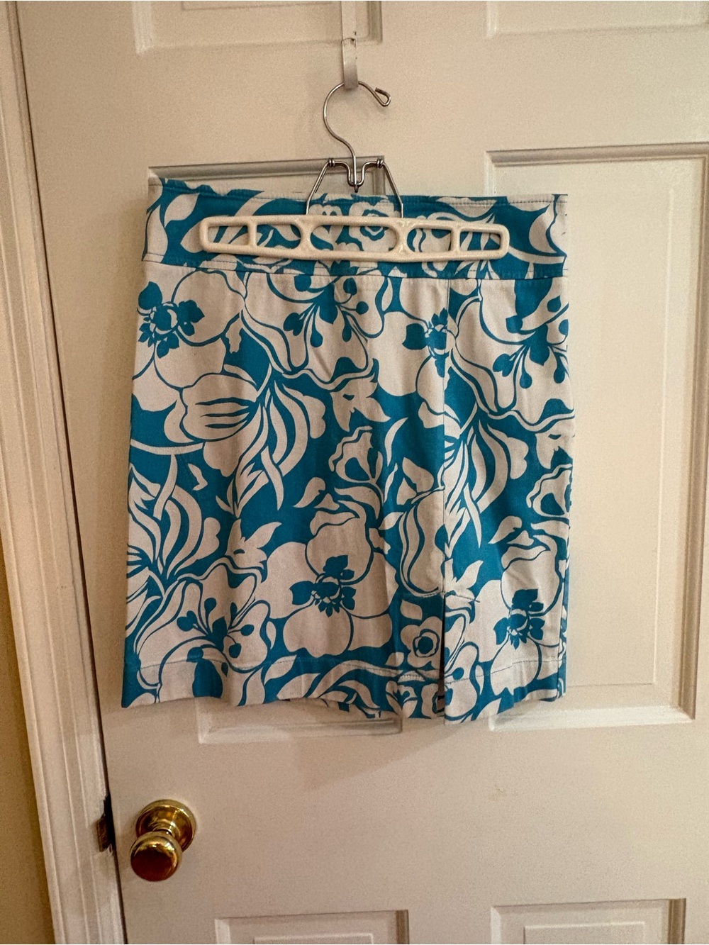 Ann Taylor Teal and White Floral skirt size 8